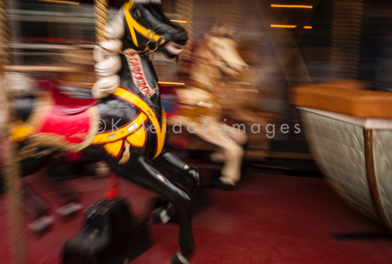 Blur;Carousel;Games;Horses;Kaleidos;Kaleidos images;Leisures;Merry-go-round;Movement;Paris;Tarek Charara